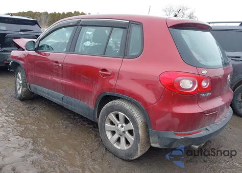 2010 Volkswagen Tiguan S из США, поврежденный, VIN WVGAV7AX0AW002528